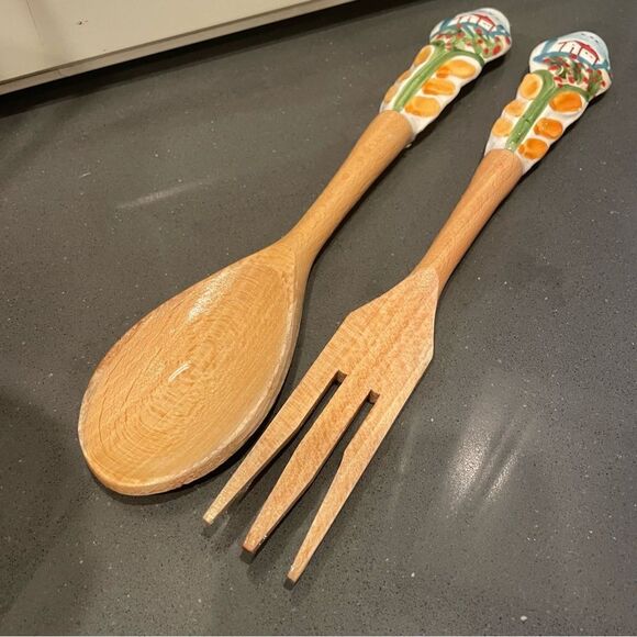 Salad servers with village scene - Picture 6 of 8